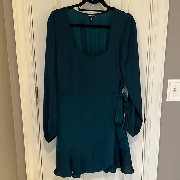 Express forest green dress